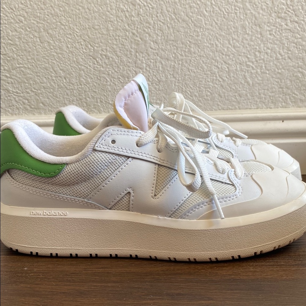 New Balance White and Green Sneakers - Picture 3 of 9